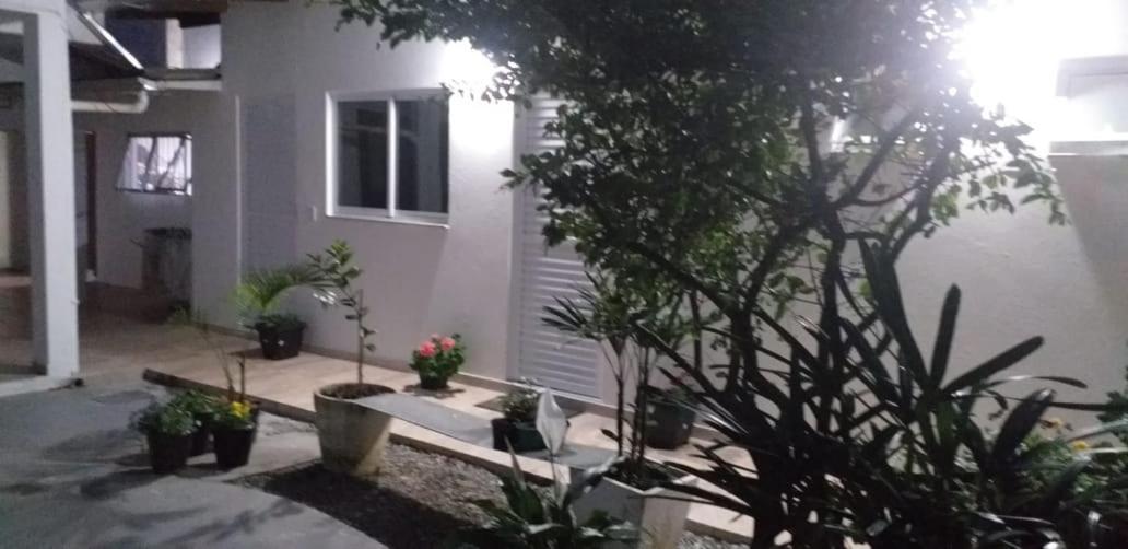 Pousada Casa Verde - Quartos Individuais - Smart Tv 32 - E Banheiro Privativo Lejlighed Itajaí Eksteriør billede