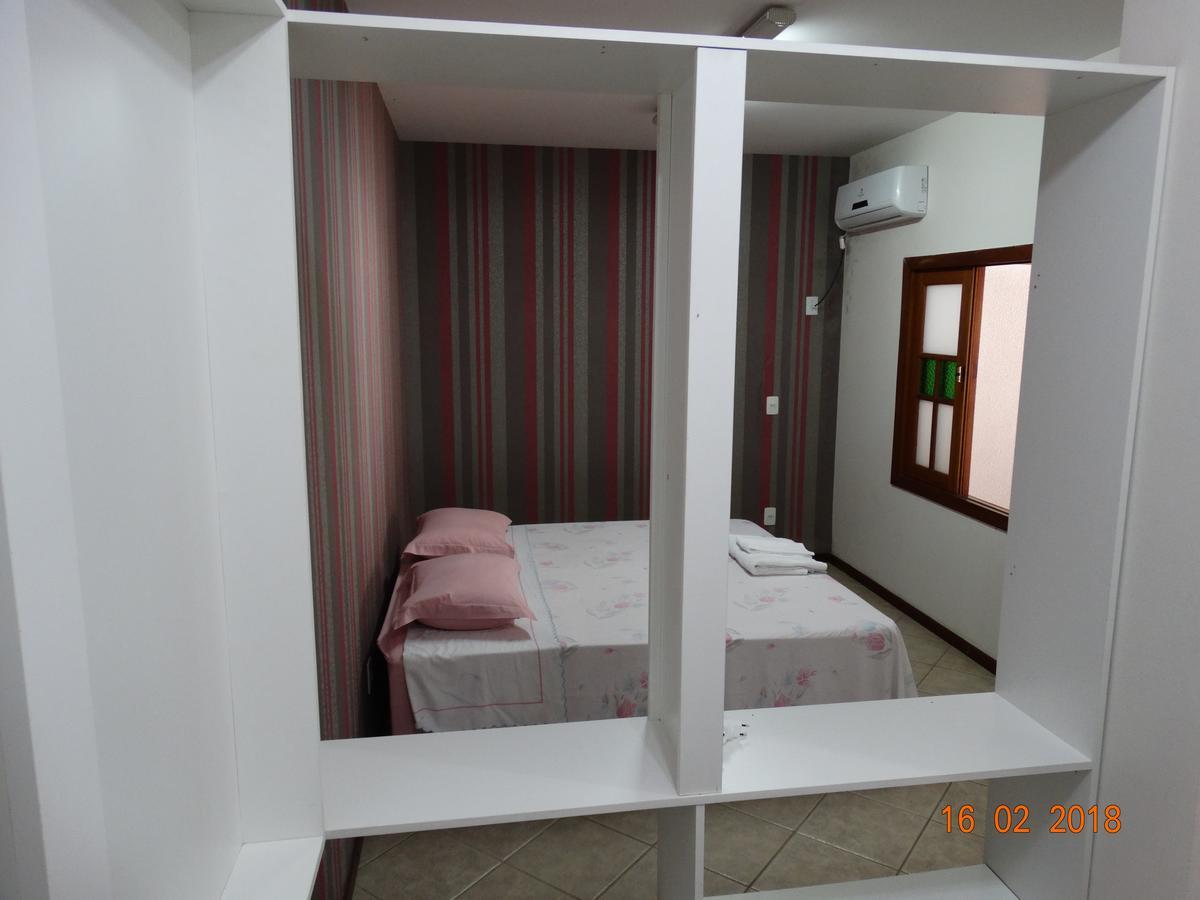 Pousada Casa Verde - Quartos Individuais - Smart Tv 32 - E Banheiro Privativo Lejlighed Itajaí Eksteriør billede